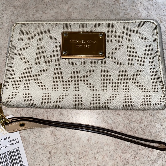 Michael Kors Wallet - Picture 2 of 7